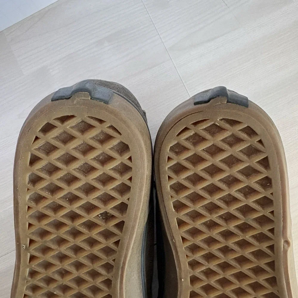 Vans Chukka Mid Canvas Brown‎ Gum Sole Youth 6, Men 6, Women 7.5, MidTop Sneaker